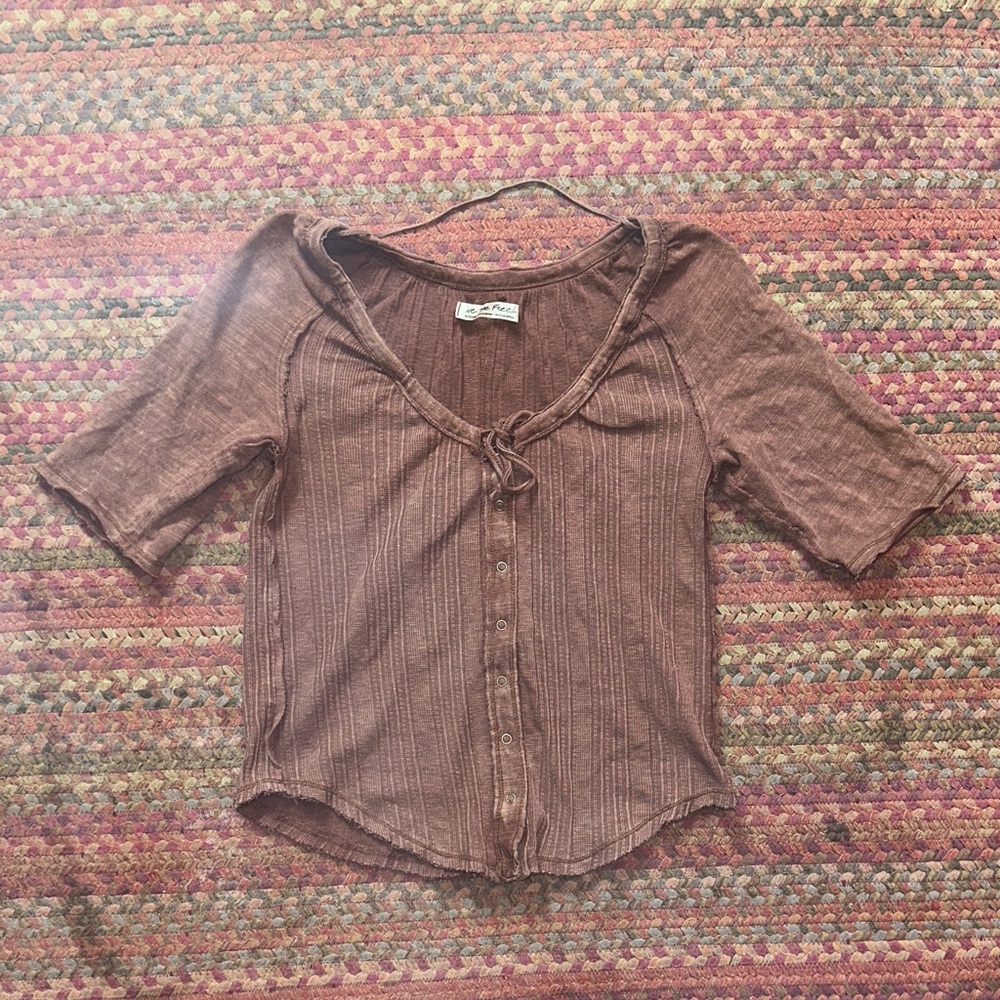 WE THE FREE BROWN RIBBED SNAP BUTTON BLOUSE